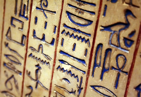 Jeroglíficos, escritura antigua egipcia. 